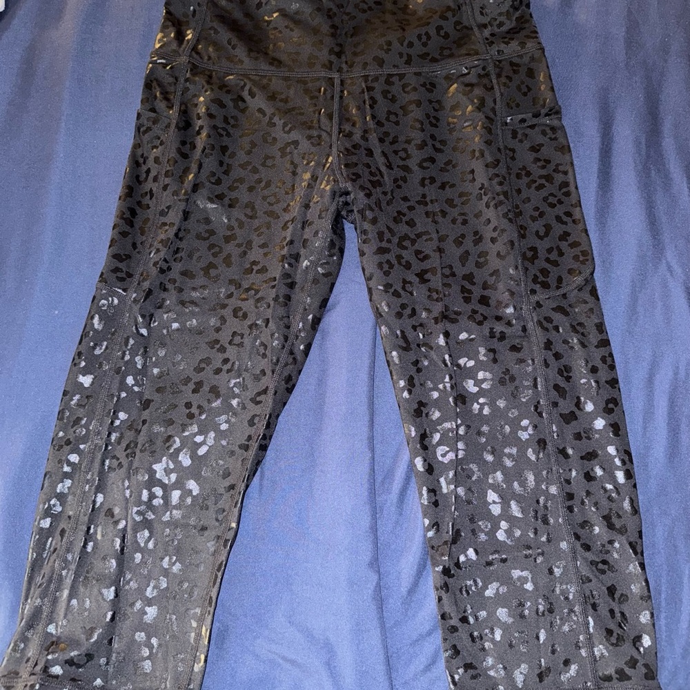 Leopard print cropped leggings